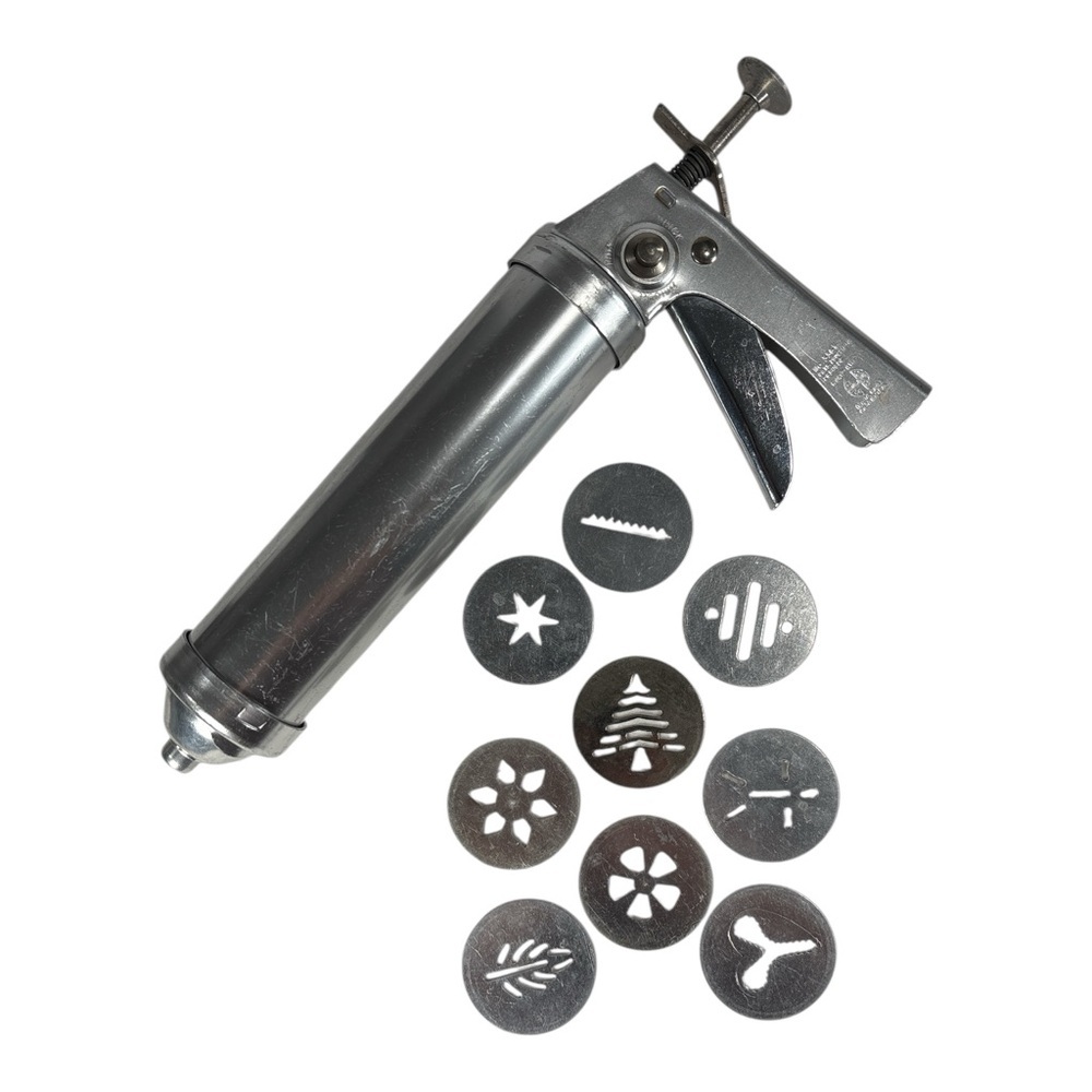 Vintage Wear-Ever No. 3367 Aluminum Cookie Press & Pastry Decorator Set 9 Discs